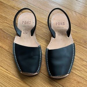 Avarca Pons US size 8, black leather
